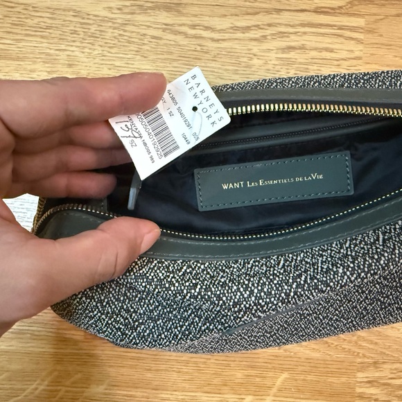 WANT Les Essentiels Gray Toiletry Bag - Picture 4 of 7